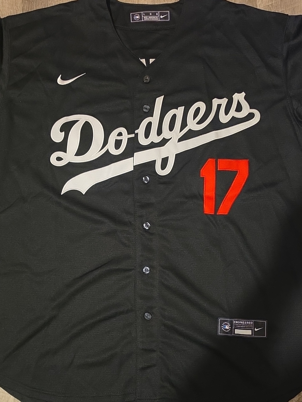 Nike Dodgers Black Baseball Jersey with Red Number 17 - Picture 2 of 7